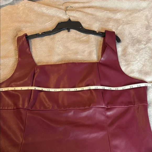 Elegant Burgundy Sleeveless Dress - Picture 7 of 9